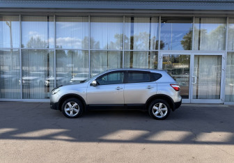 Подержанный автомобиль Nissan Qashqai 2013 года (8 фото)