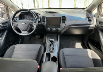 Подержанный автомобиль Kia Cerato Sedan 2013 года (9 фото)