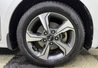 Подержанный автомобиль Kia Cerato Sedan 2019 года (12 фото)