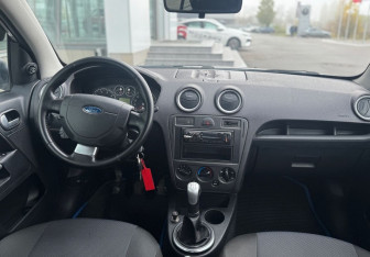 Подержанный автомобиль Ford Fusion 2007 года (11 фото)