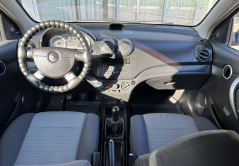 Подержанный автомобиль Chevrolet Aveo Hatchback 2009 года (9 фото)