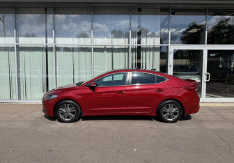 Подержанный автомобиль Hyundai Elantra Sedan 2018 года (8 фото)