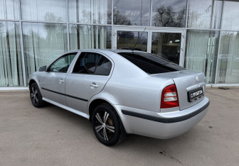 Подержанный автомобиль Skoda Octavia Liftback 2008 года (7 фото)