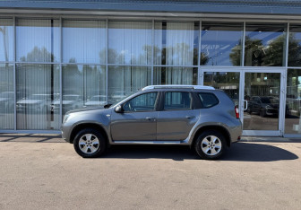 Подержанный автомобиль Nissan Terrano 2021 года (8 фото)