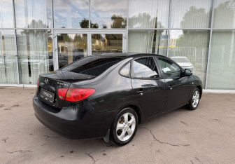 Подержанный автомобиль Hyundai Elantra Sedan 2008 года (5 фото)
