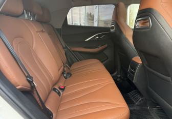 Подержанный автомобиль Omoda C5 2023 года (11 фото)