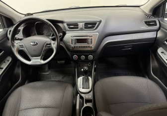 Подержанный автомобиль Kia Rio Sedan 2017 года (11 фото)