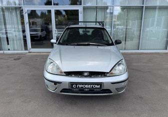 Подержанный автомобиль Ford Focus Hatchback 2002 года (2 фото)