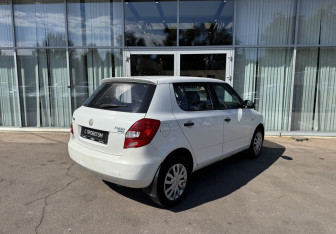 Подержанный автомобиль Skoda Fabia Hatchback 2007 года (5 фото)