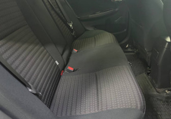 Подержанный автомобиль Toyota Corolla Sedan 2012 года (10 фото)