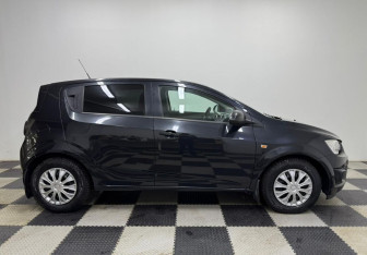Подержанный автомобиль Chevrolet Aveo Hatchback 2013 года (8 фото)