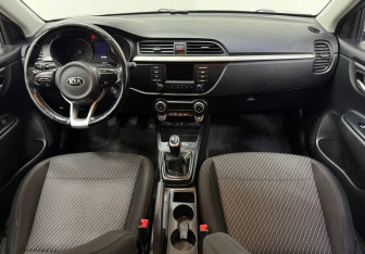 Подержанный автомобиль Kia Rio Sedan 2017 года (10 фото)