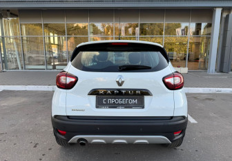 Подержанный автомобиль Renault Kaptur 2016 года (6 фото)