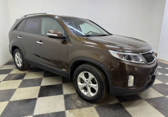 Подержанный автомобиль Kia Sorento 2015 года (3 фото)