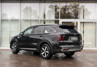 Подержанный автомобиль Kia Sorento 2021 года (7 фото)