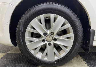 Подержанный автомобиль Volkswagen Jetta Sedan 2014 года (12 фото)