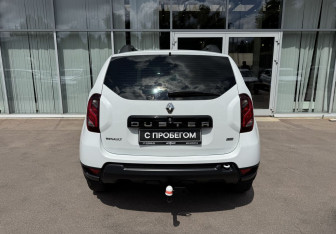 Подержанный автомобиль Renault Duster 2017 года (6 фото)