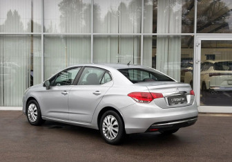 Подержанный автомобиль Citroen C4 Sedan 2014 года (7 фото)