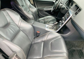 Подержанный автомобиль Volvo S60 2013 года (9 фото)
