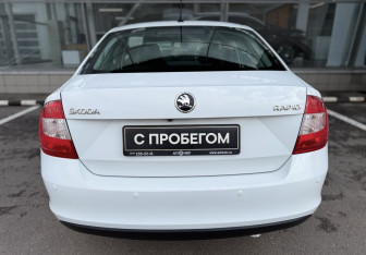 Подержанный автомобиль Skoda Rapid Liftback 2016 года (6 фото)