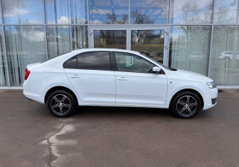 Подержанный автомобиль Skoda Rapid Liftback 2015 года (4 фото)