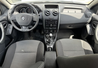 Подержанный автомобиль Renault Duster 2017 года (9 фото)