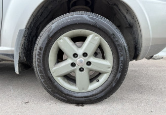 Подержанный автомобиль Nissan X-Trail 2004 года (13 фото)