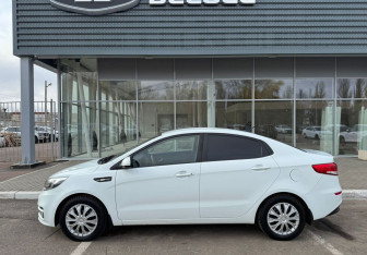Подержанный автомобиль Kia Rio Sedan 2017 года (8 фото)