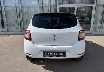 Подержанный автомобиль Renault Sandero 2014 года (6 фото)