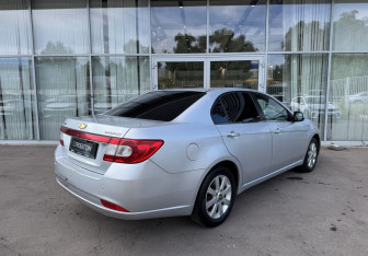 Подержанный автомобиль Chevrolet Epica 2011 года (5 фото)
