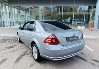 Подержанный автомобиль Ford Mondeo Sedan 2006 года (7 фото)