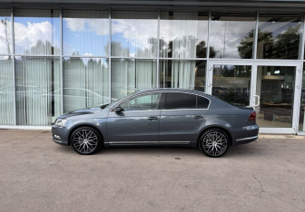 Подержанный автомобиль Volkswagen Passat Sedan 2012 года (8 фото)
