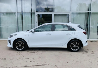 Подержанный автомобиль Kia Ceed Hatchback 2018 года (8 фото)