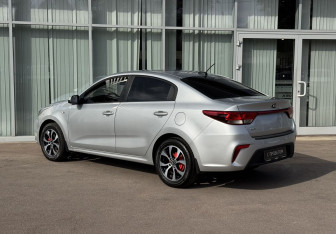 Подержанный автомобиль Kia Rio Sedan 2017 года (7 фото)