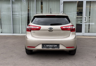 Подержанный автомобиль Kia Rio Hatchback 2013 года (6 фото)