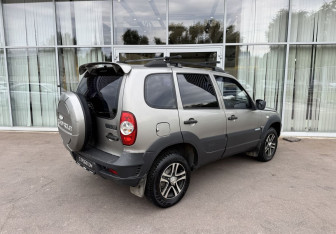 Подержанный автомобиль Chevrolet Niva 2012 года (5 фото)
