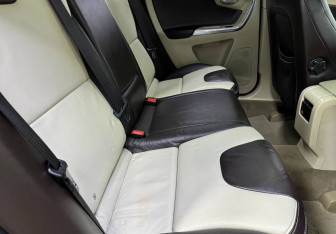 Подержанный автомобиль Volvo XC60 2012 года (11 фото)