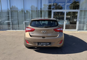 Подержанный автомобиль Hyundai i30 Hatchback 2014 года (6 фото)