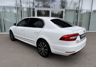 Подержанный автомобиль Skoda Superb Liftback 2014 года (7 фото)