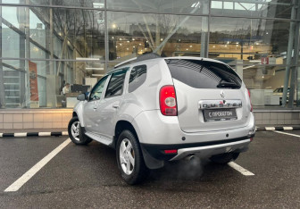 Подержанный автомобиль Renault Duster 2013 года (5 фото)