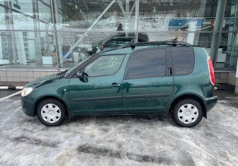 Подержанный автомобиль Skoda Roomster 2010 года (8 фото)