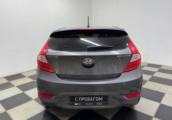 Подержанный автомобиль Hyundai Solaris Hatchback 2012 года (6 фото)