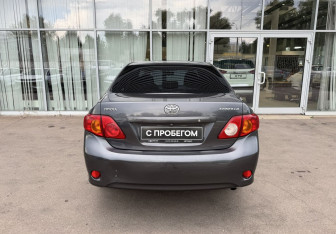 Подержанный автомобиль Toyota Corolla Sedan 2009 года (6 фото)