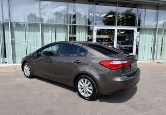 Подержанный автомобиль Kia Cerato Sedan 2013 года (7 фото)
