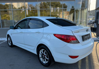 Подержанный автомобиль Hyundai Solaris Sedan 2014 года (7 фото)