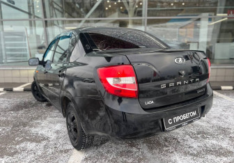 Подержанный автомобиль LADA (ВАЗ) Granta Sedan 2012 года (7 фото)