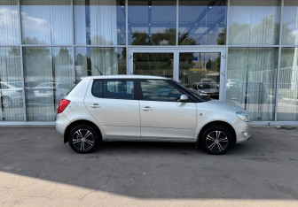 Подержанный автомобиль Skoda Fabia Hatchback 2013 года (4 фото)