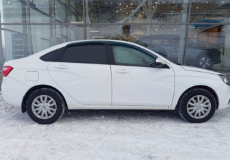Подержанный автомобиль LADA (ВАЗ) Vesta Sedan 2017 года (2 фото)