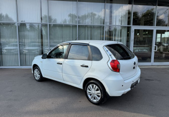 Подержанный автомобиль Datsun mi-DO 2015 года (7 фото)