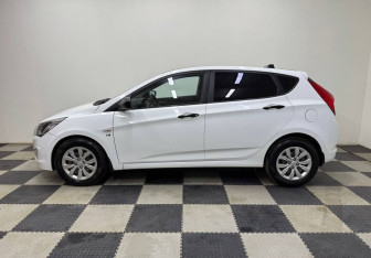 Подержанный автомобиль Hyundai Solaris Hatchback 2015 года (8 фото)